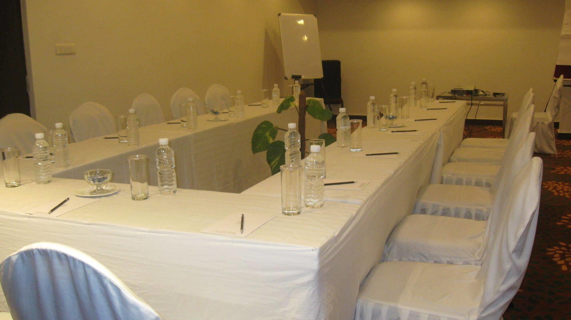 Peerless Hotel היידראבד מראה חיצוני תמונה